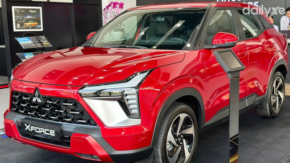 Phòng trưng bày xe của showroom Mitsubishi An Giang