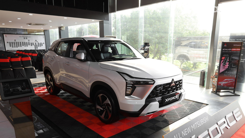 Phòng trưng bày xe của showroom Mitsubishi Bắc Quang