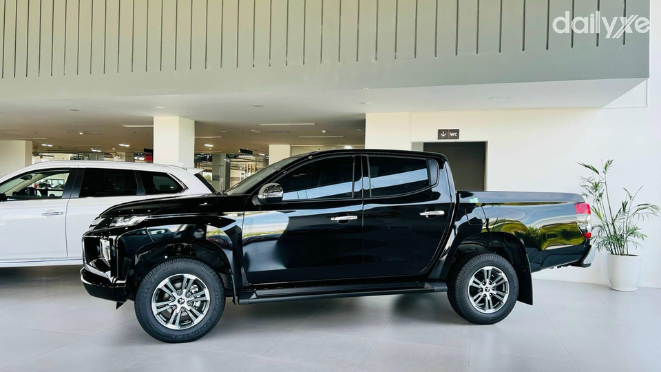 Phòng trưng bày xe của showroom Mitsubishi Bến Tre