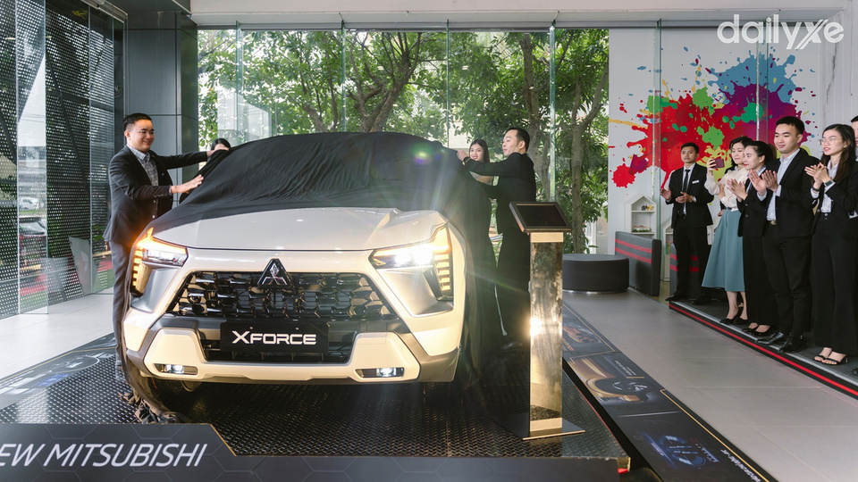 Phòng trưng bày xe của showroom Mitsubishi Quảng Bình