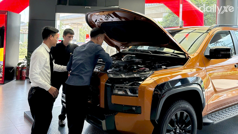 Phòng trưng bày xe của showroom Mitsubishi Việt Hùng