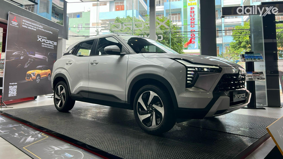Phòng trưng bày xe tại Mitsubishi Việt Trì