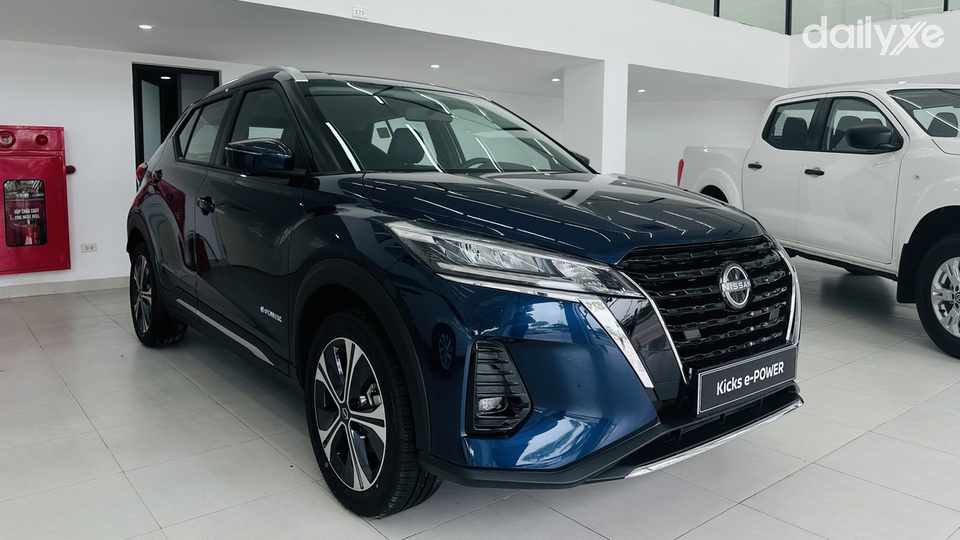 Phòng trưng bày xe của đại lý Nissan Long Biên
