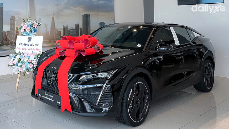 Phòng trưng bày xe của showroom Peugeot Bến Tre