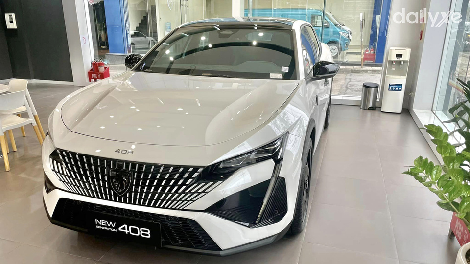 Phòng trưng bày xe của showroom Peugeot Giải Phóng