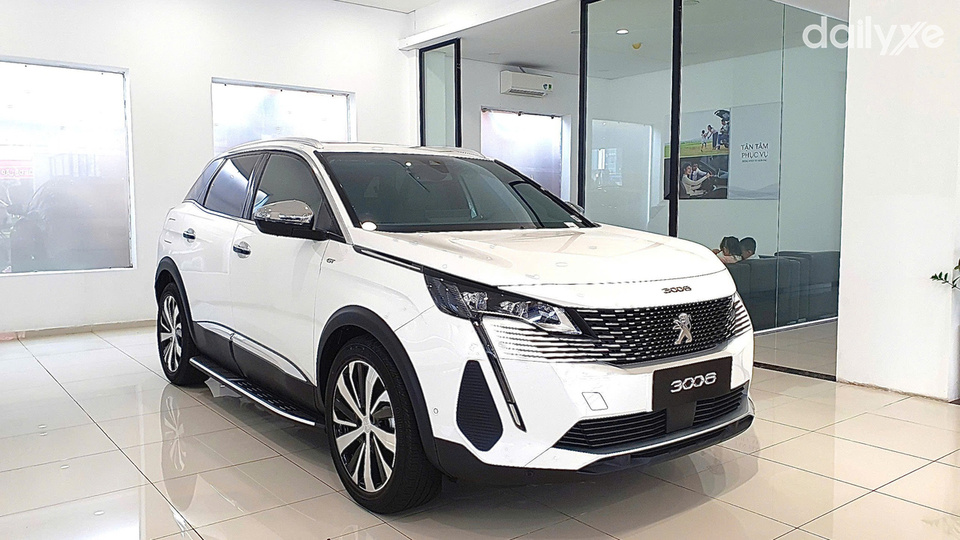 Phòng trưng bày xe của showroom Peugeot Hưng Yên