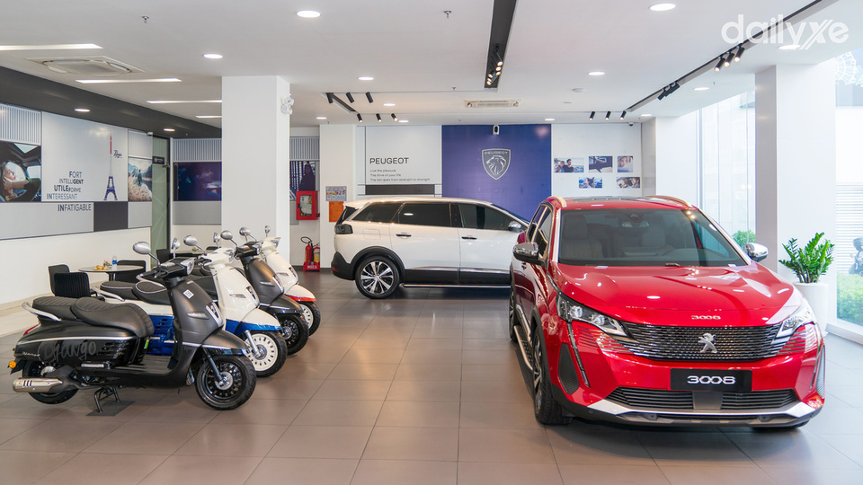 Phòng trưng bày của showroom Peugeot Phú Nhuận