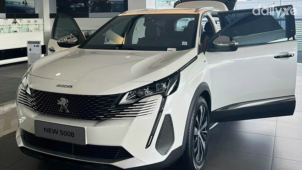 Phòng trưng bày xe tại showroom Peugeot Quảng Ninh