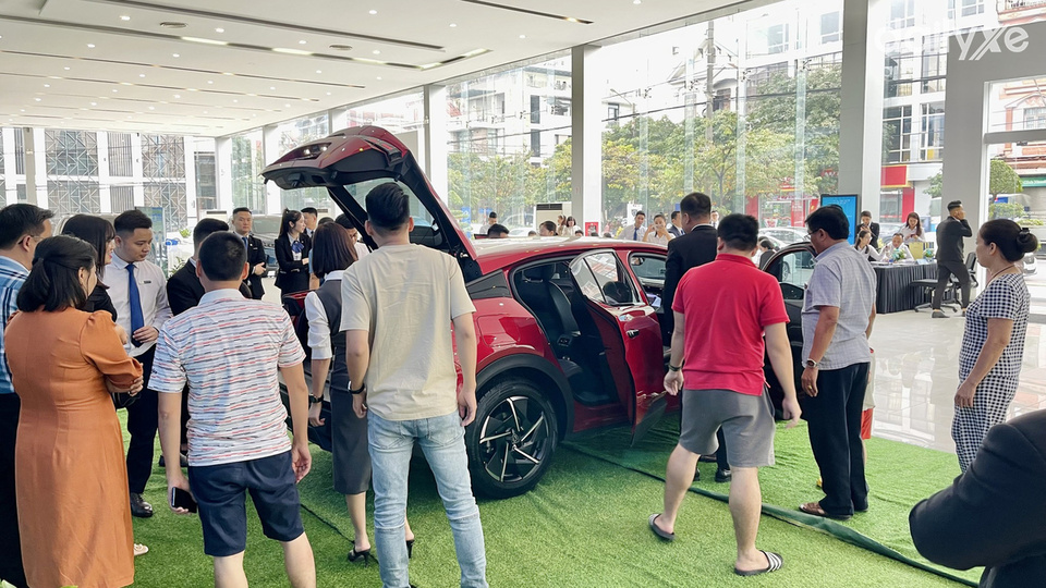 Phòng trưng bày xe của showroom Peugeot Sông Công
