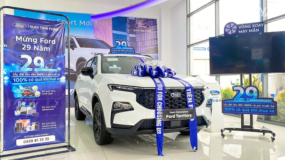 Phòng trưng bày của showroom Ford Suối Tiên