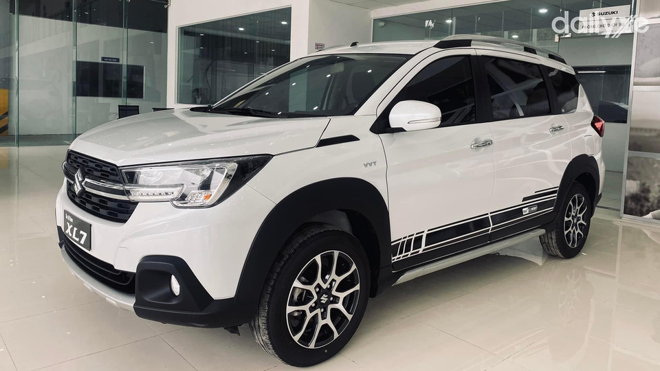 Phòng trưng bày xe của showroom Suzuki Việt Nhật Hòa Bình