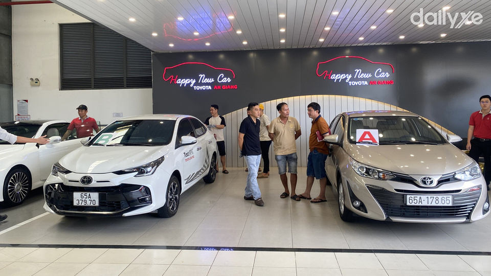 Phòng trưng bày xe của showroom Toyota An Giang