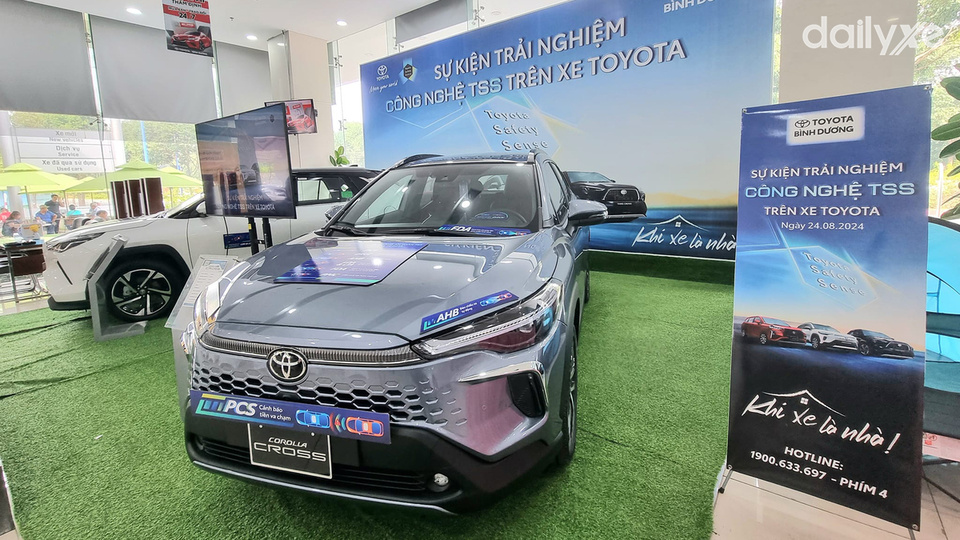 Phòng trưng bày xe tại showroom Toyota Bình Dương