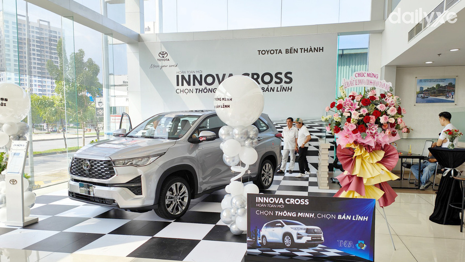 Phòng trưng bày xe của showroom Toyota Bình Tân
