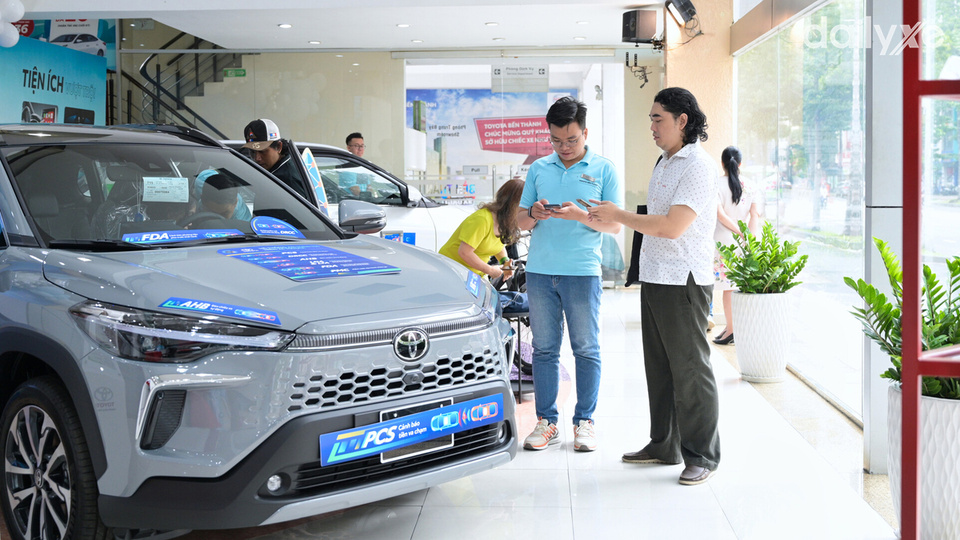 Phòng trưng bày xe tại đại lý Toyota Chương Dương