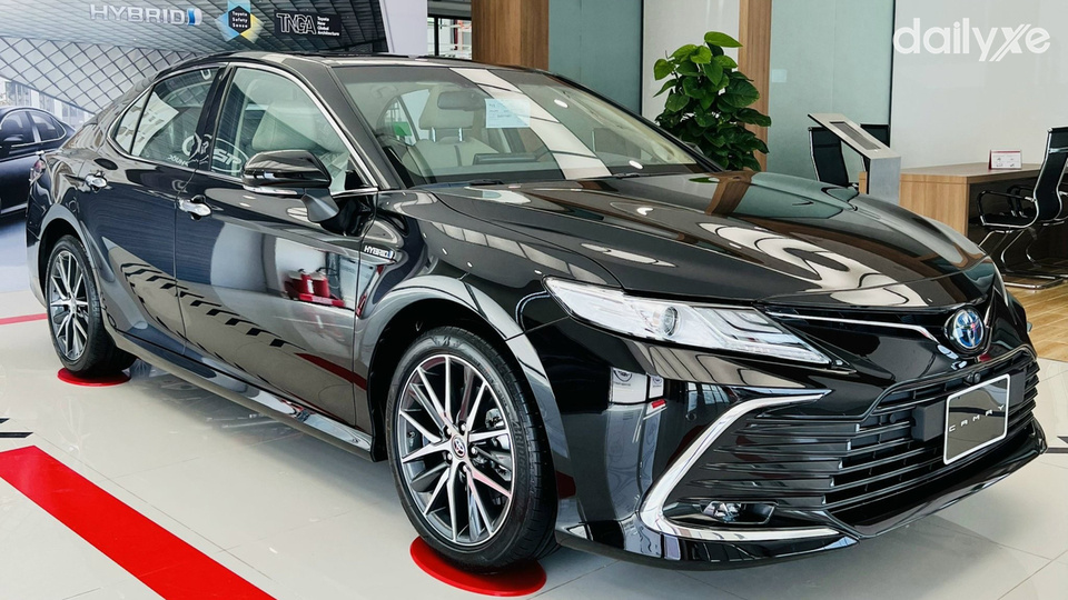 Phòng trưng bày xe của showroom Toyota Giải Phóng