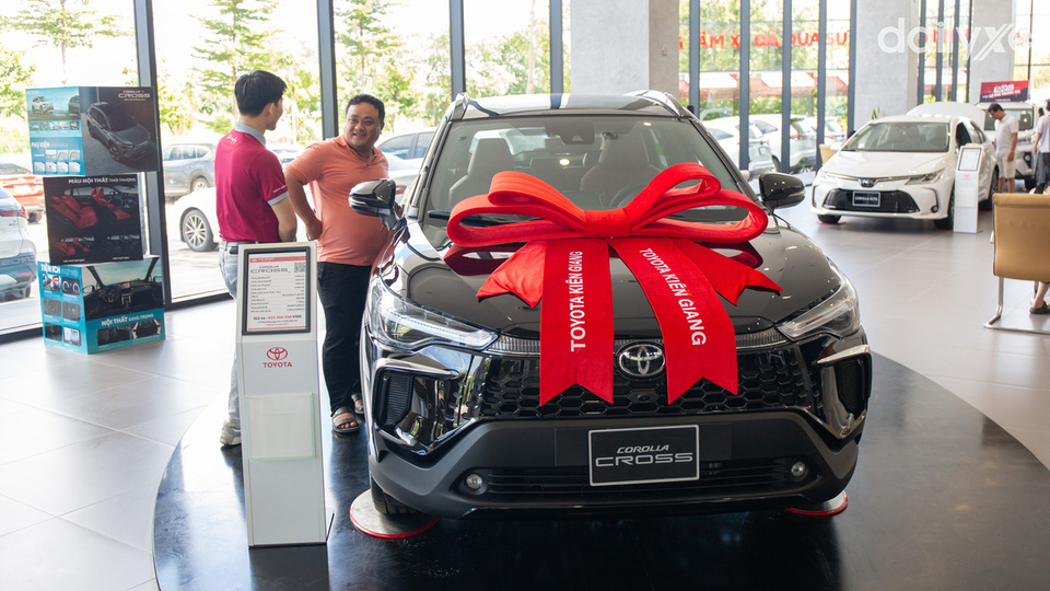 Phòng trưng bày xe của showroom Toyota Kiên Giang