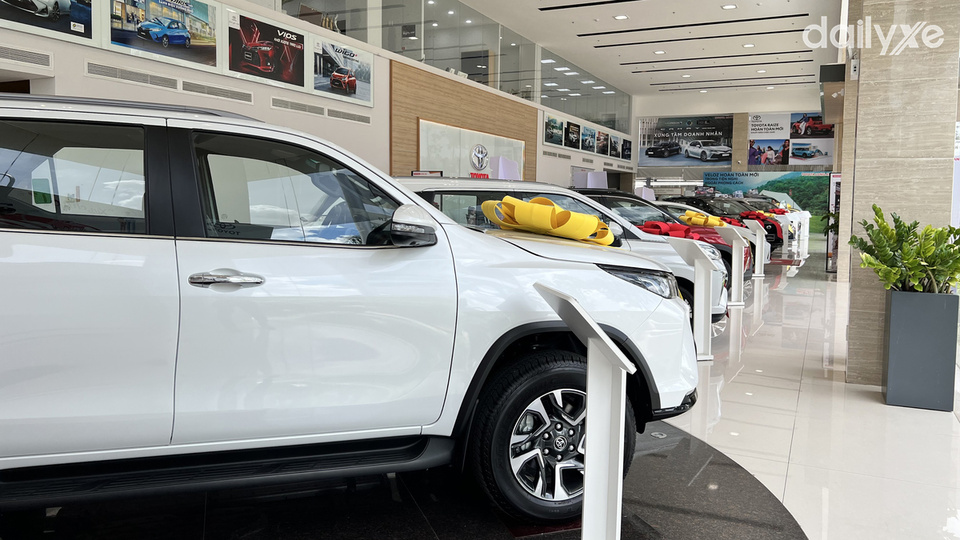 Phòng trưng bày của showroom Toyota Long An