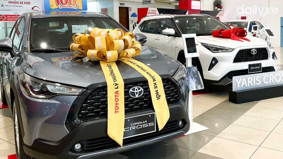 Phòng trưng bày xe tại showroom Toyota Lý Thường Kiệt