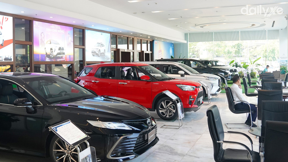 Phòng trưng bày xe của đại lý Toyota Thái Hòa Từ Liêm
