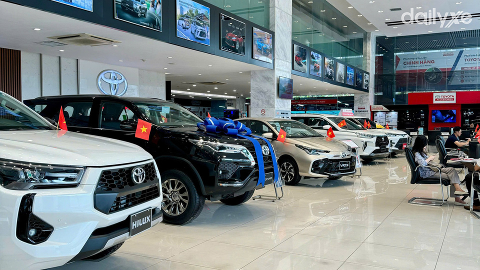 Phòng trưng bày xe của showroom Toyota Thanh Xuân