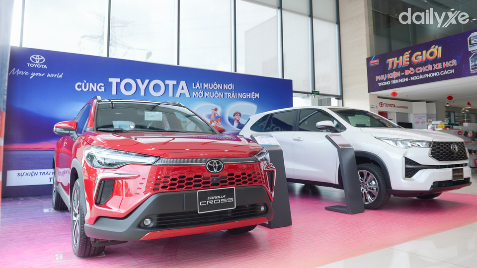 Phòng trưng bày xe của showroom Toyota Từ Sơn