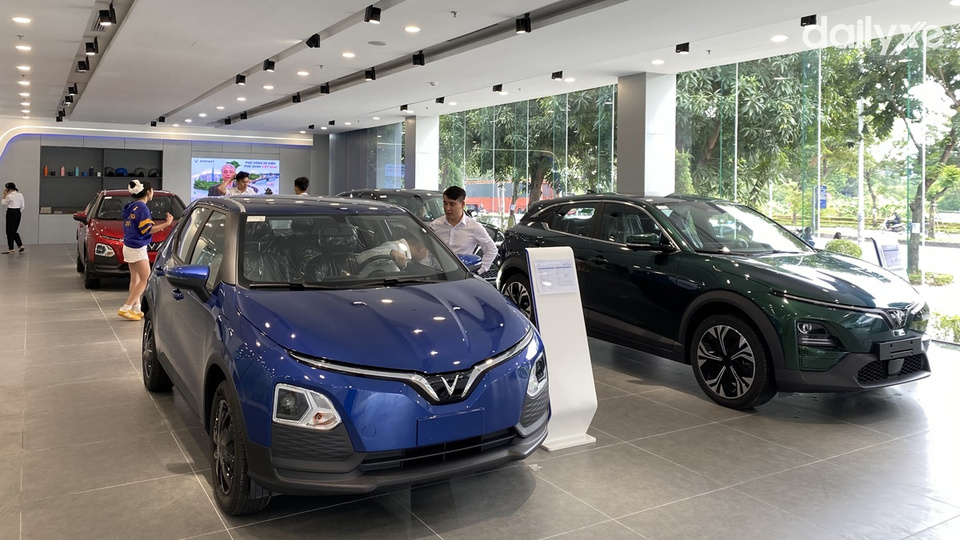 Không gian trưng bày xe sang trọng và bắt mắt