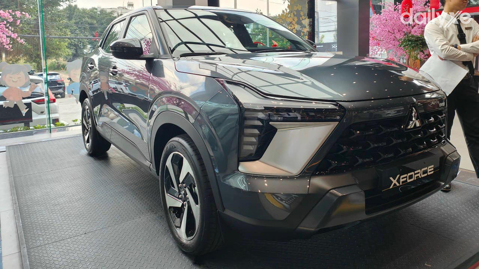 Phòng trưng bày xe của showroom Mitsubishi Quảng Nam