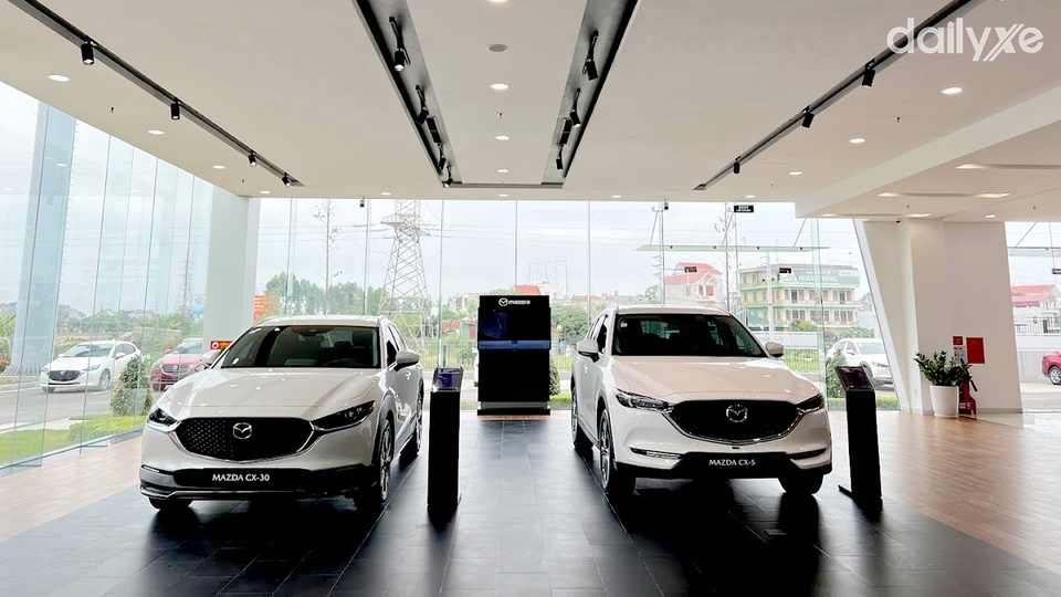 Phòng trưng bày xe tại showroom Mazda Bắc Giang