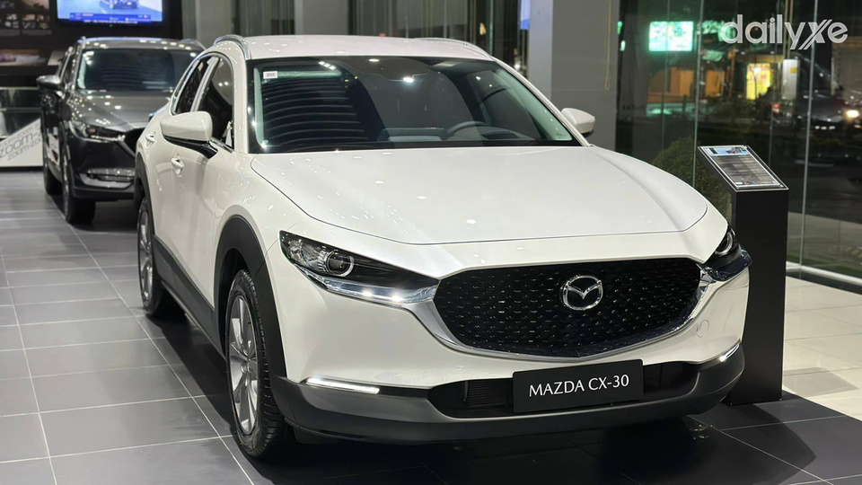 Không gian phòng trưng bày tại đại lý Mazda Hà Nam
