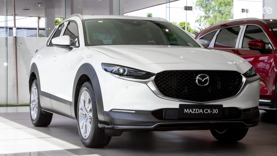 Phòng trưng bày xe tại đại lý Mazda Hậu Giang