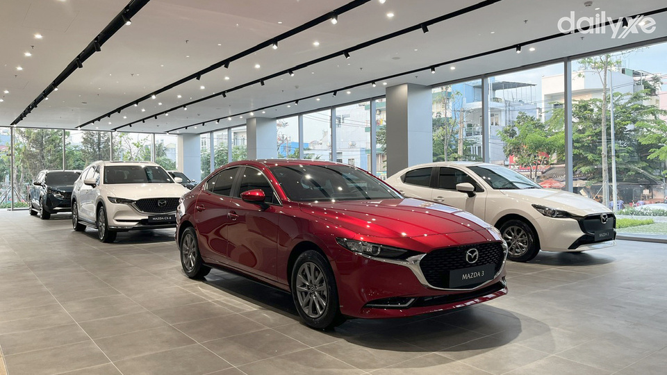 Khu vực trưng bày xe của Mazda Phan Thiết