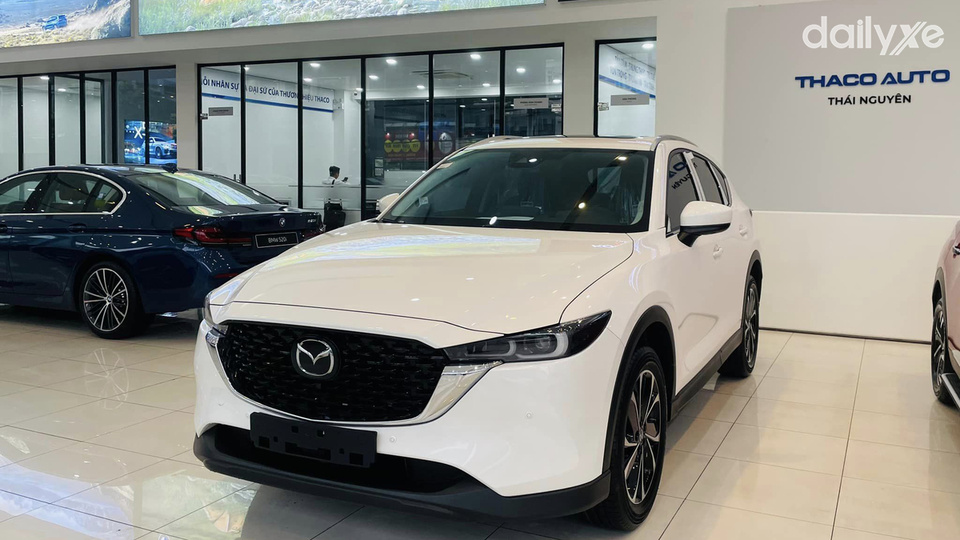 Phòng trưng bày xe của showroom Mazda Sông Công