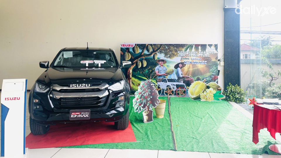 Phòng trưng bày tại showroom Isuzu Hồng An