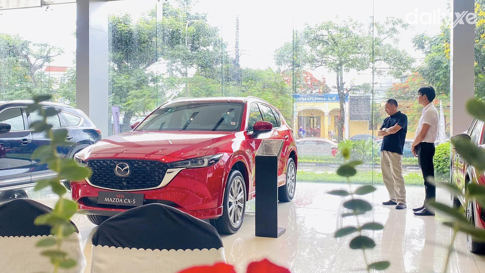 Phòng trưng bày xe tại đại lý Mazda Hải Phòng