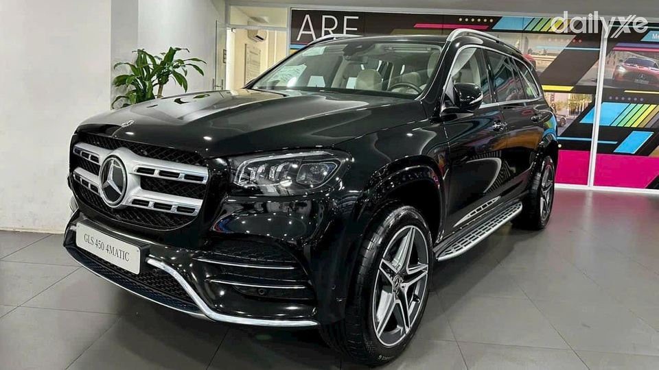 Phòng trưng bày của showroom Mercedes Kim Giang