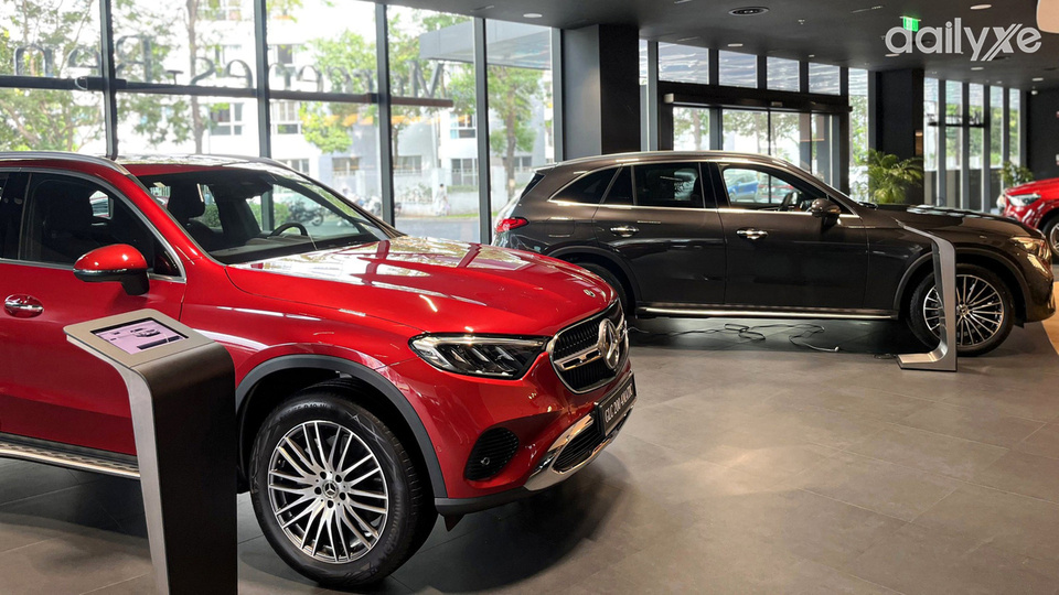 Khu vực trưng bày đại lý Mercedes-Benz VietNam Star Phú Mỹ Hưng