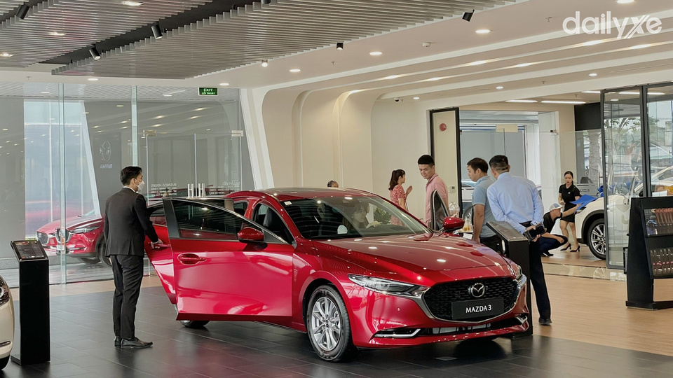Phòng trưng bày xe Mazda tại showroom Mazda Bình Dương