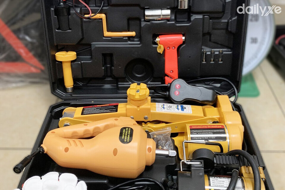 Bộ cứu hộ ô tô giúp chủ xe xử lý các tình huống cấp bách