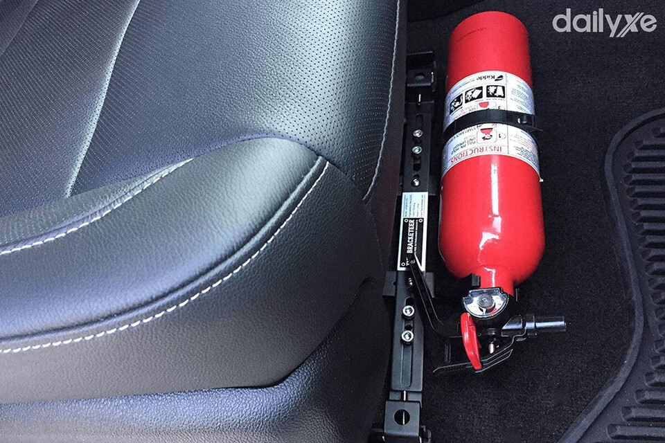 Bình chữa cháy là phụ kiện ô tô cần thiết để bảo vệ chính bạn và người thân