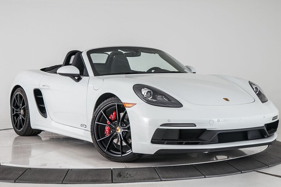 Porsche 718 Boxster là mẫu xe mui trần ngoại hình thể thao