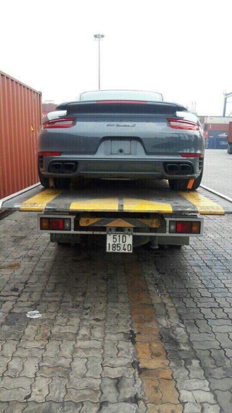 Porsche 911 Turbo S màu xám đầu tiên về Việt Nam trong năm 2018 - Ảnh 2 Porsche 911 Turbo S màu xám đầu tiên về Việt Nam trong năm 2018 - Ảnh 2