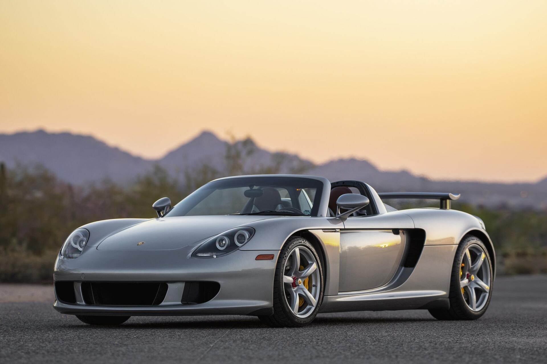 Porsche Carrera GT hàng hiếm được bán đấu giá lên đến 1 triệu USD