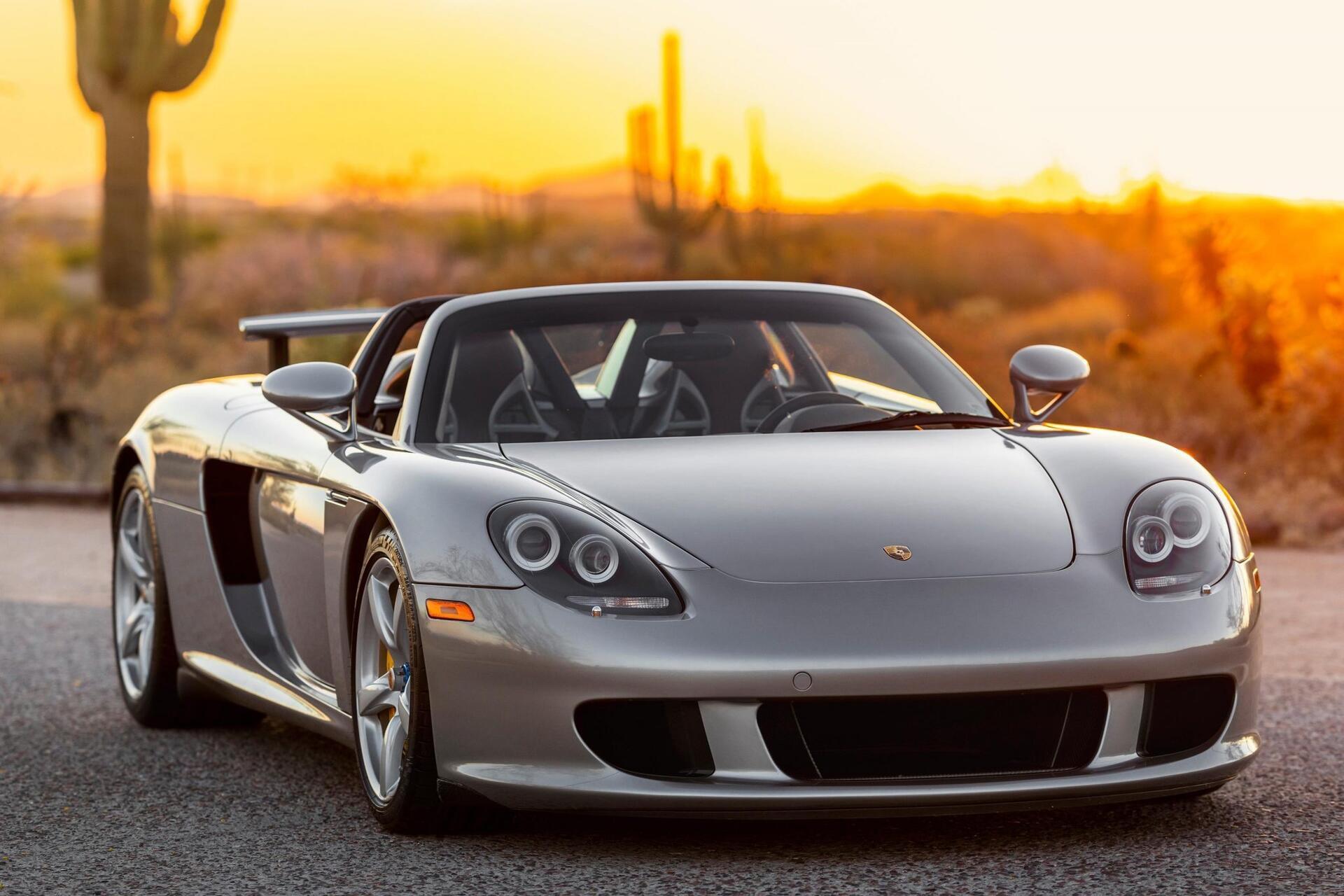 Porsche Carrera GT hàng hiếm được bán đấu giá lên đến 1 triệu USD