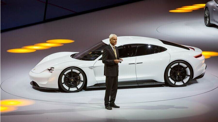Porsche Mission E bản thương mại có thể mang tên Taycan - Hình 2 Porsche Mission E bản thương mại có thể mang tên Taycan - Hình 2