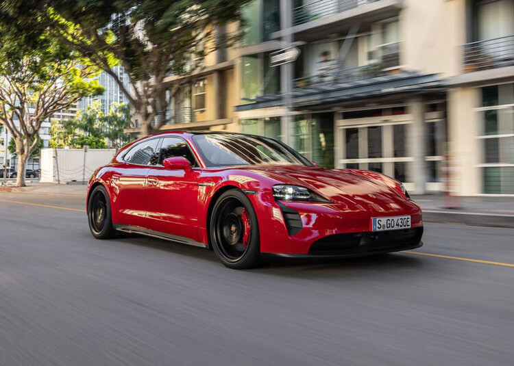Porsche Taycan chạy điện vượt doanh số mẫu xe thể thao 911 huyền thoại porsche taycan chay dien vuot doanh so mau xe the thao 911 huyen thoai