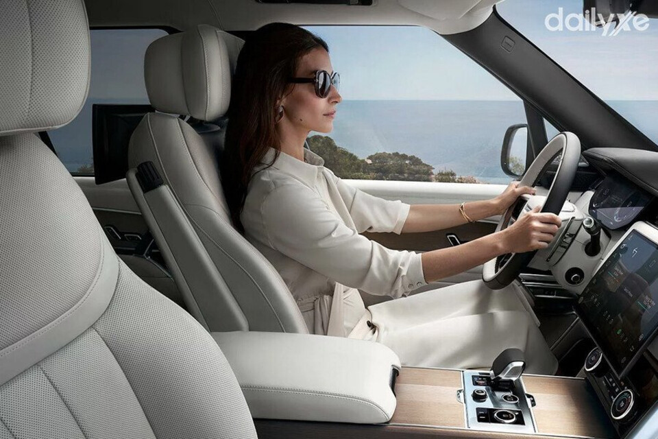 Khoang nội thất của Range Rover sang trọng và đẳng cấp vượt trội