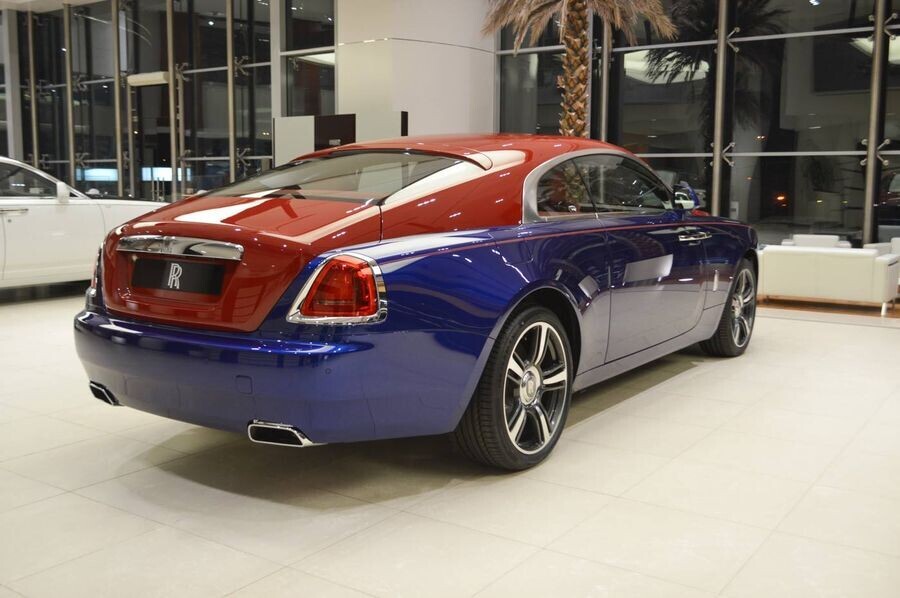 Rolls-Royce Wraith đột nhiên xuất hiện với cấu hình đỏ - xanh “vừa lạ vừa hay” - Hình 10