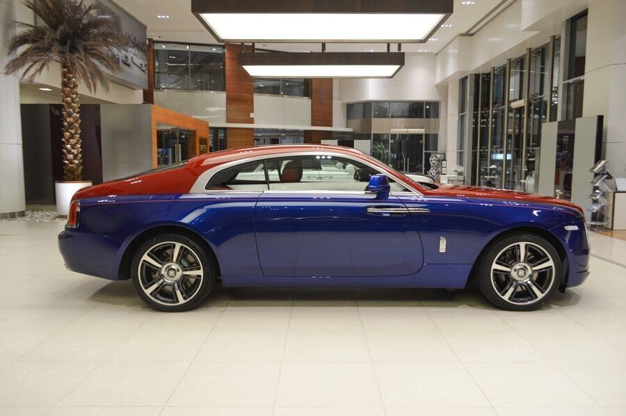 Rolls-Royce Wraith đột nhiên xuất hiện với cấu hình đỏ - xanh “vừa lạ vừa hay” - Hình 2