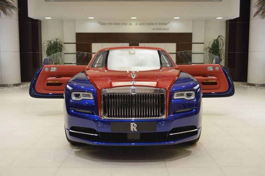 Rolls-Royce Wraith đột nhiên xuất hiện với cấu hình đỏ - xanh “vừa lạ vừa hay” - Hình 3